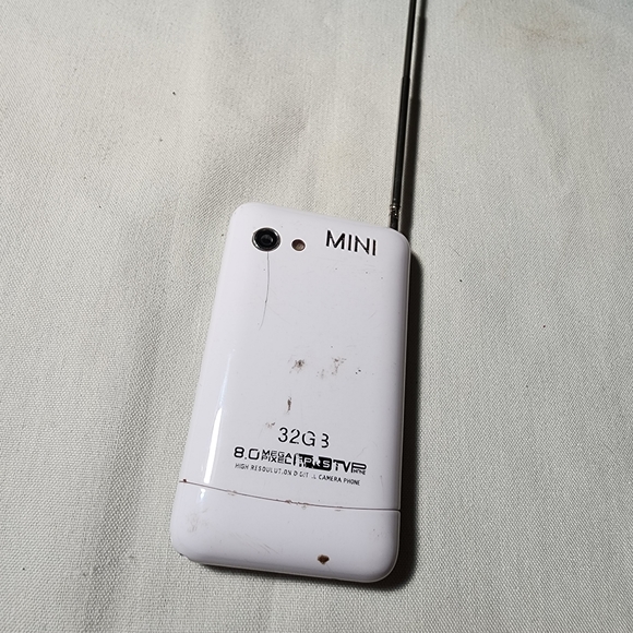 Phones - Picture 3 of 6